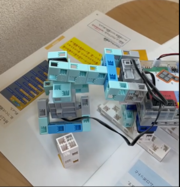 アームロボットの制御＆テクノロジア魔法学校＆りったいパズル(昭和区プログラミング教室）2022年11月サムネイル